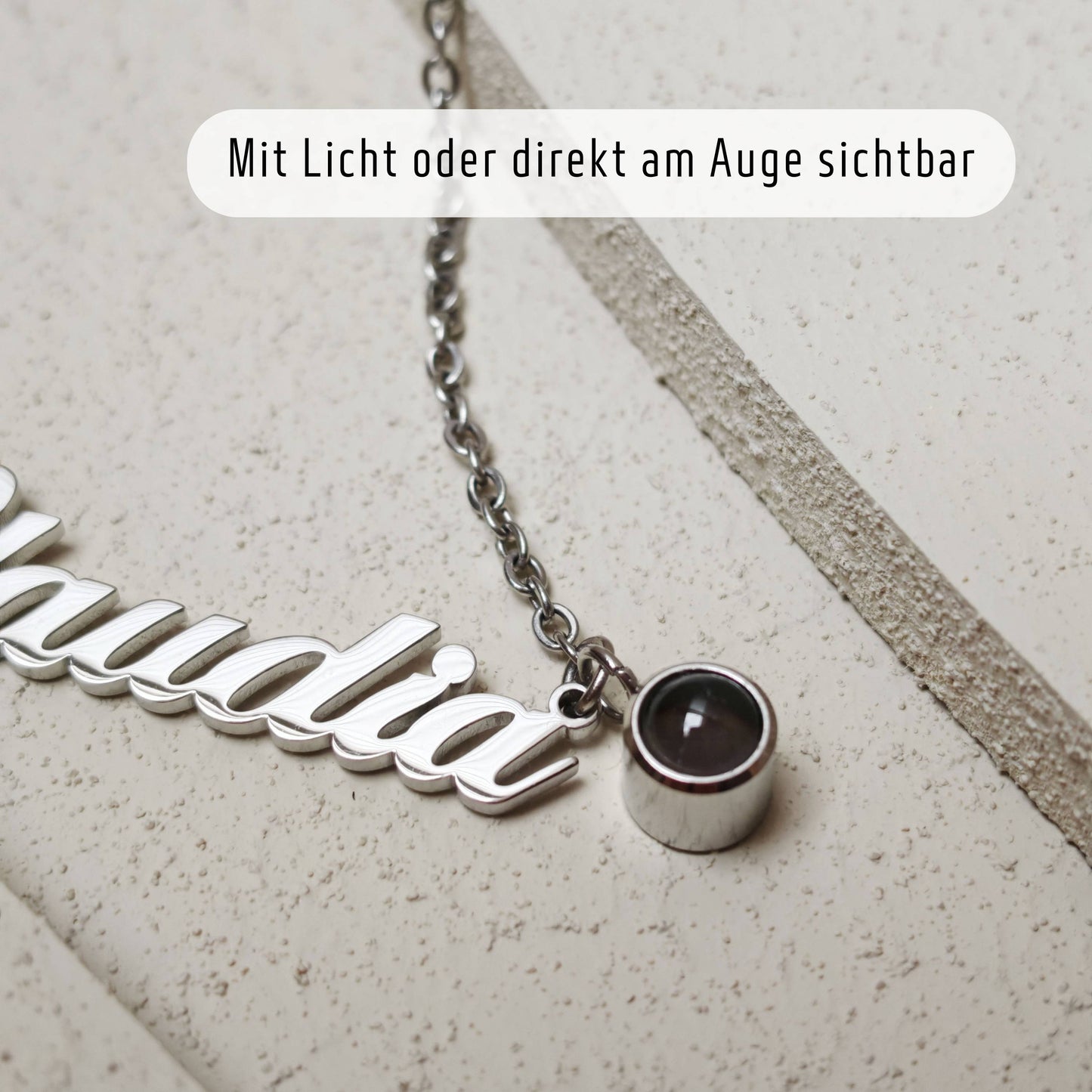 Personalisierte Namenskette mit Foto-Projektion
